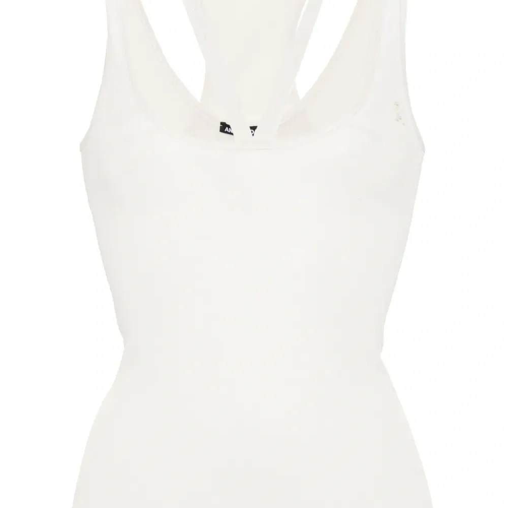 Топ в рубчик с вырезами