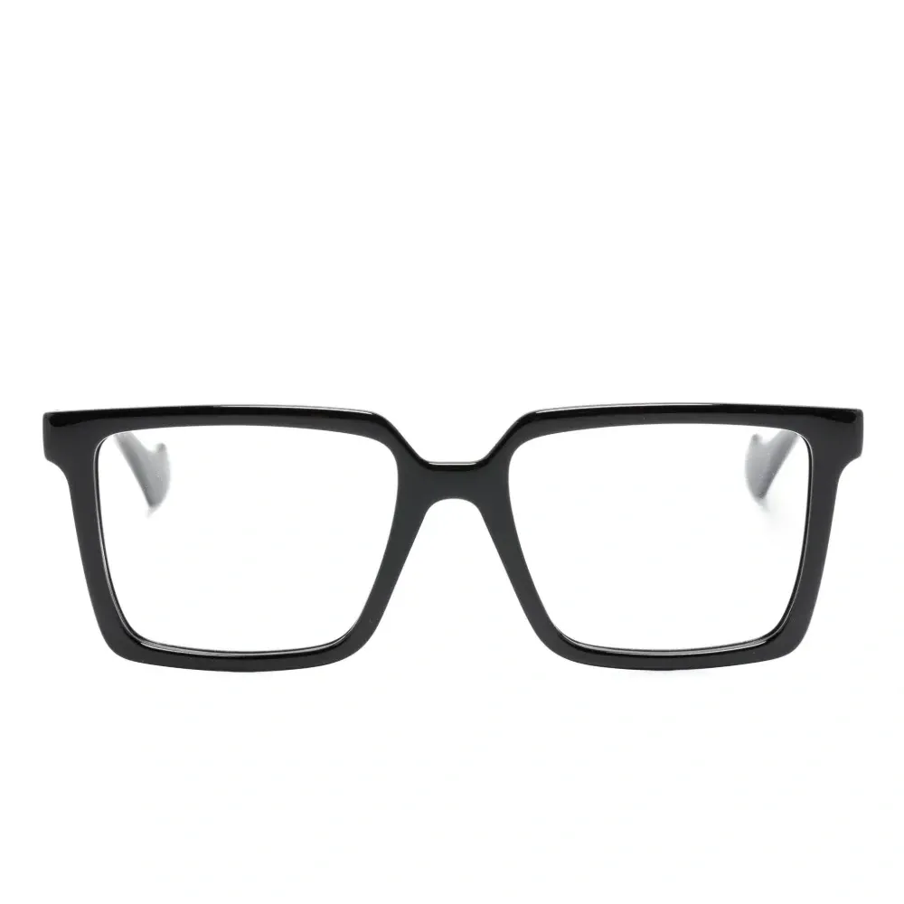 Очки в прямоугольной оправе
