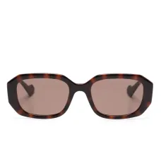 Солнцезащитные очки в геометричной оправе