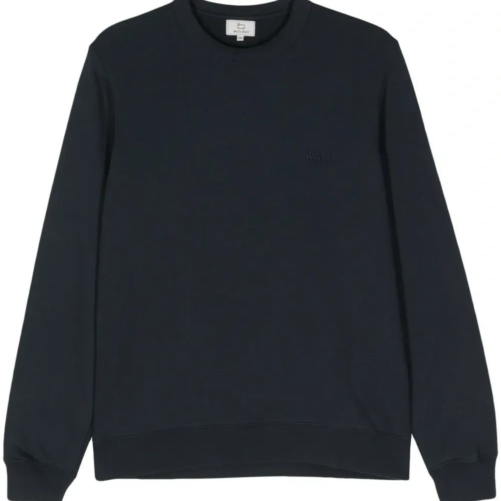 Толстовка с вышитым логотипом