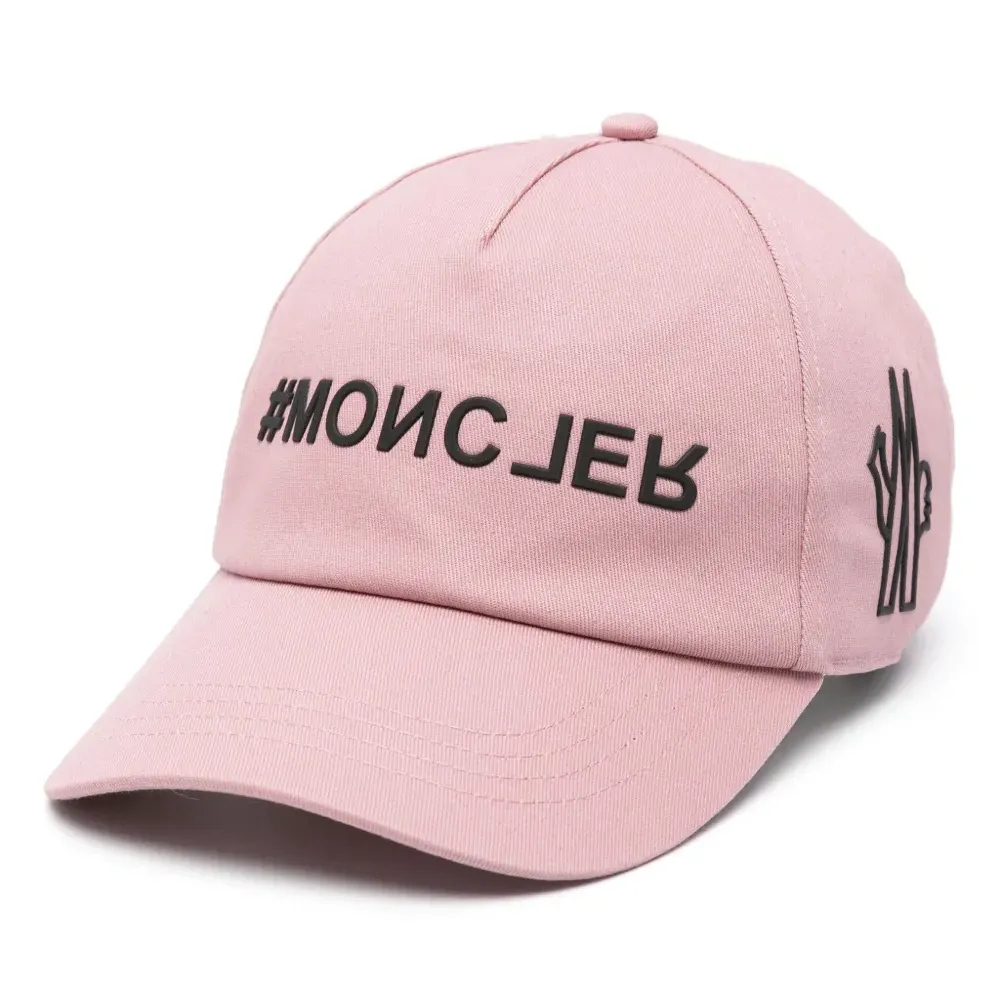 Кепка с логотипом