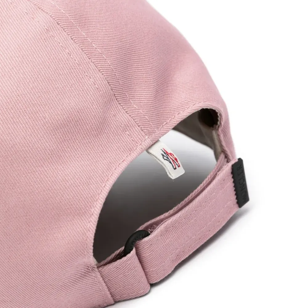 Кепка с логотипом