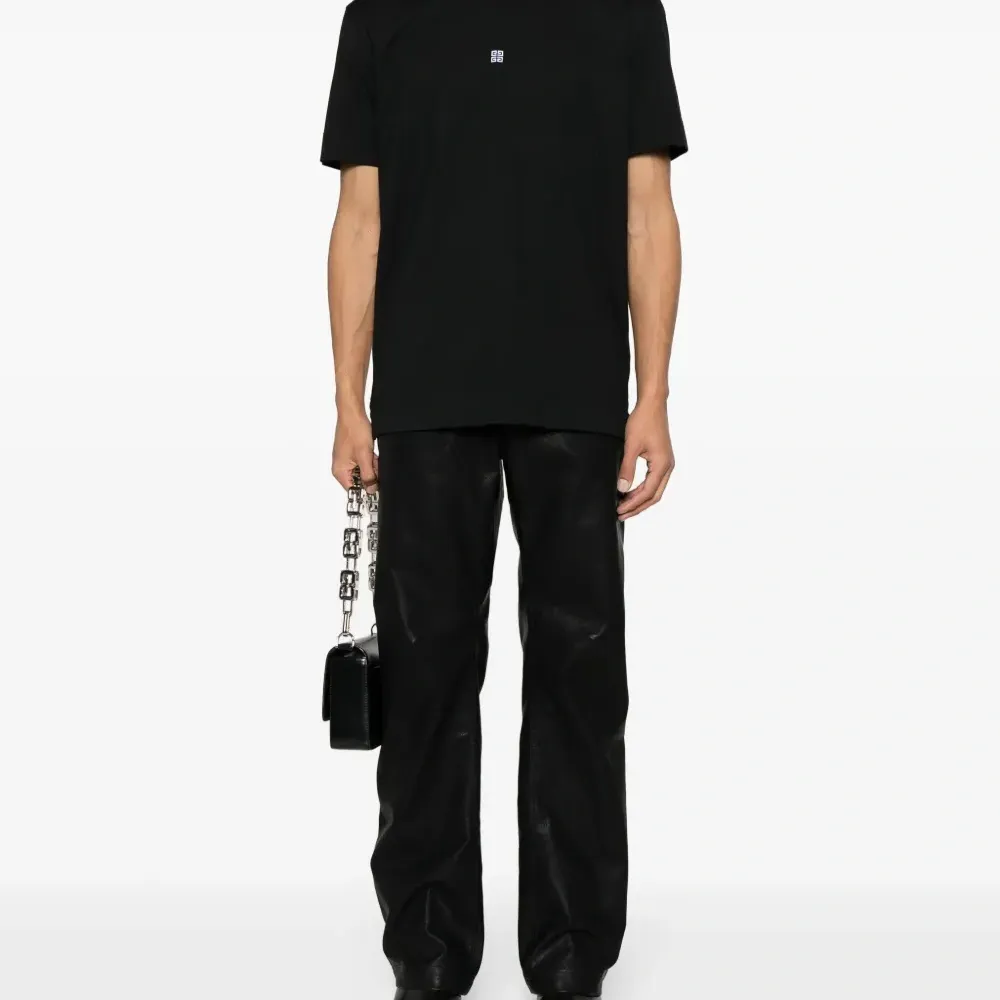 Футболка с вышитым логотипом 4G