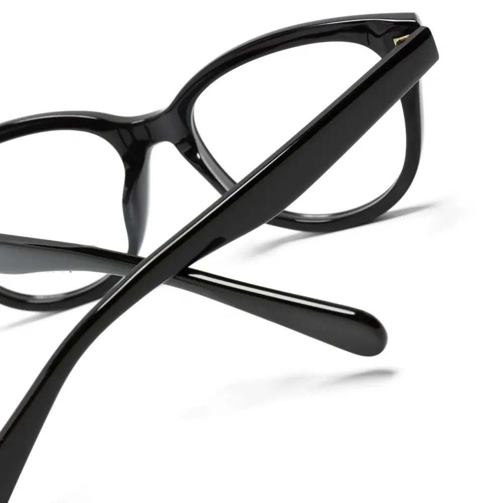 Очки в оправе 'кошачий глаз'