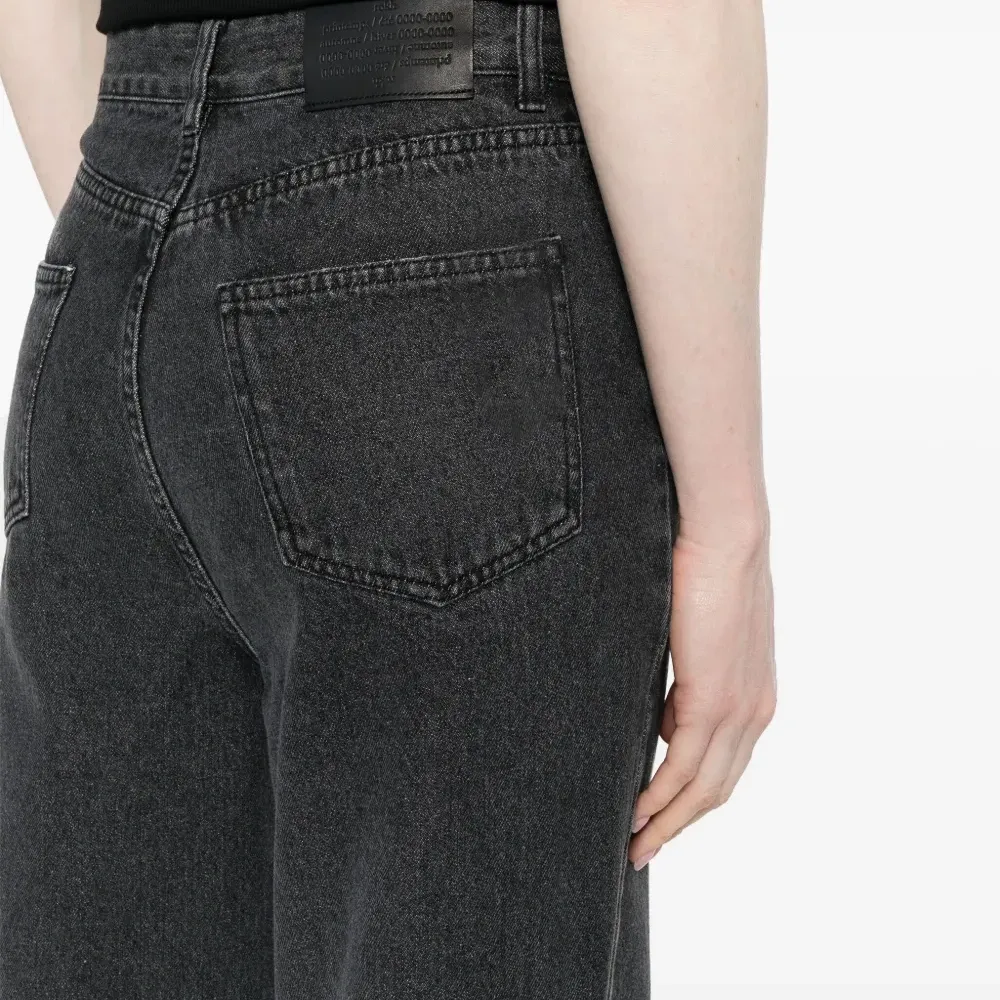 Джинсы широкого кроя с завышенной талией Джинсы широкого кроя с завышенной талией