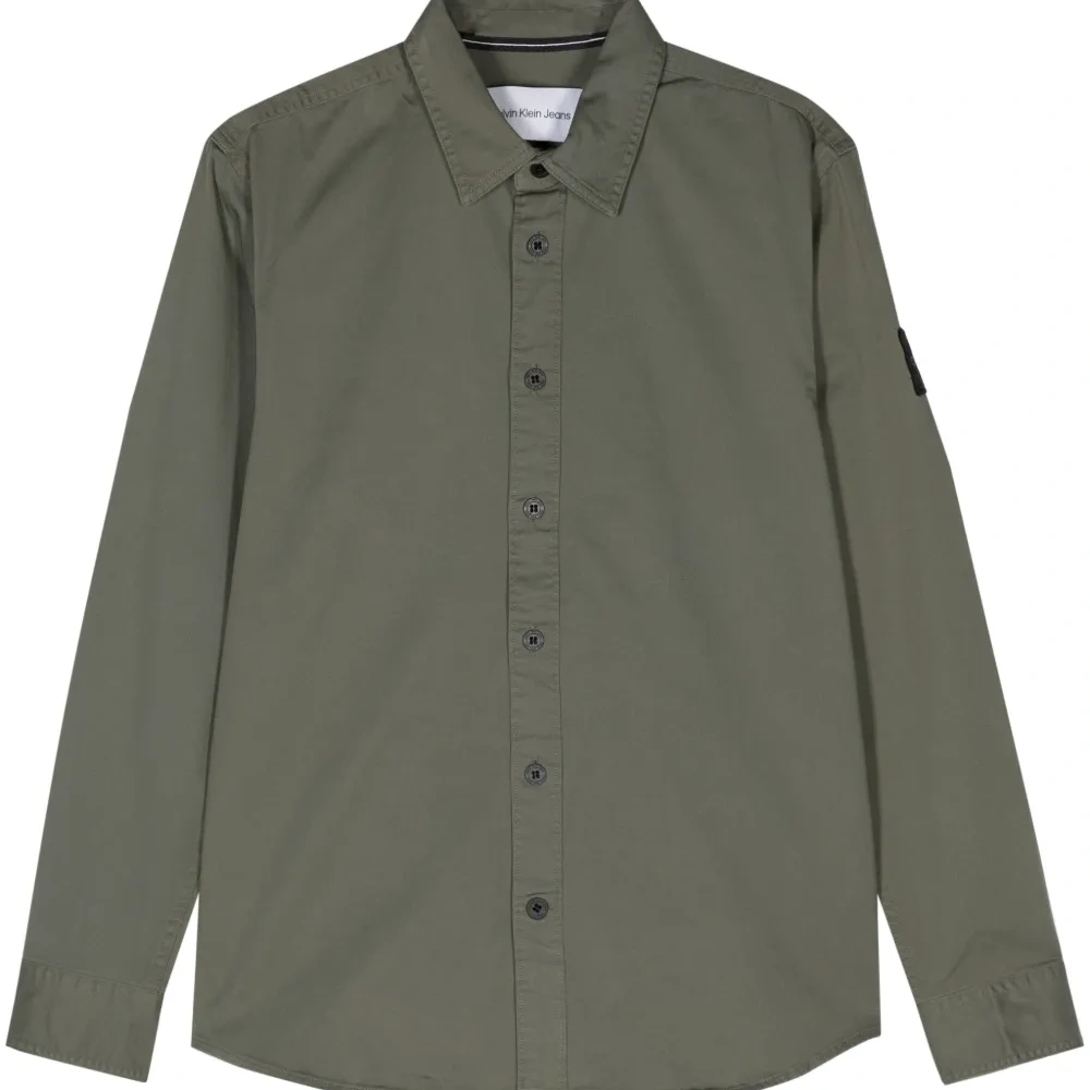 Рубашка с нашивкой-логотипом