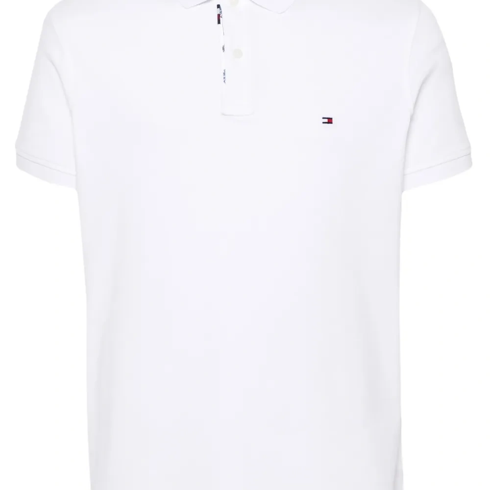 Рубашка поло с вышитым логотипом