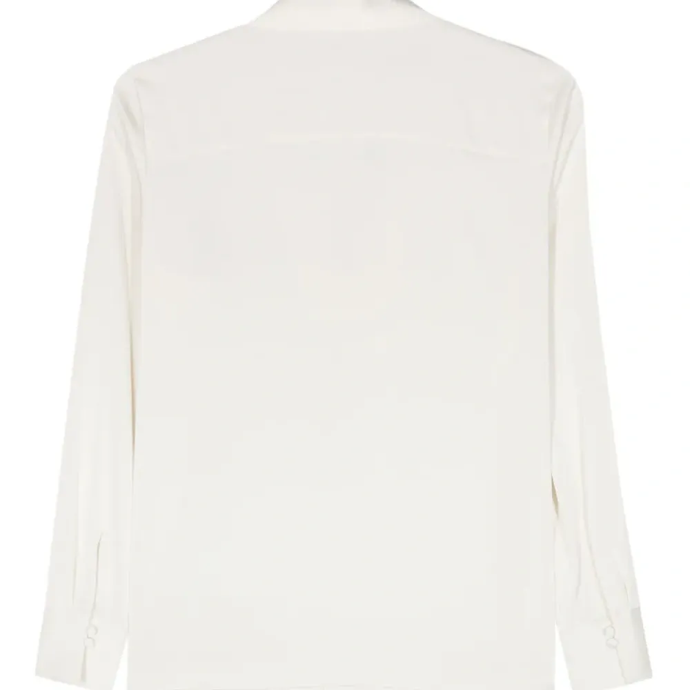 Атласная блузка с бантом