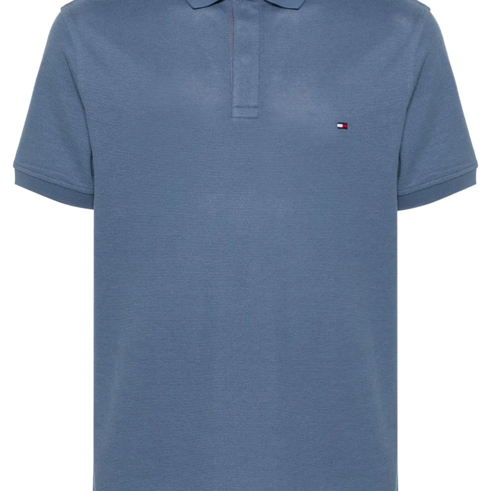 Рубашка поло с вышитым логотипом