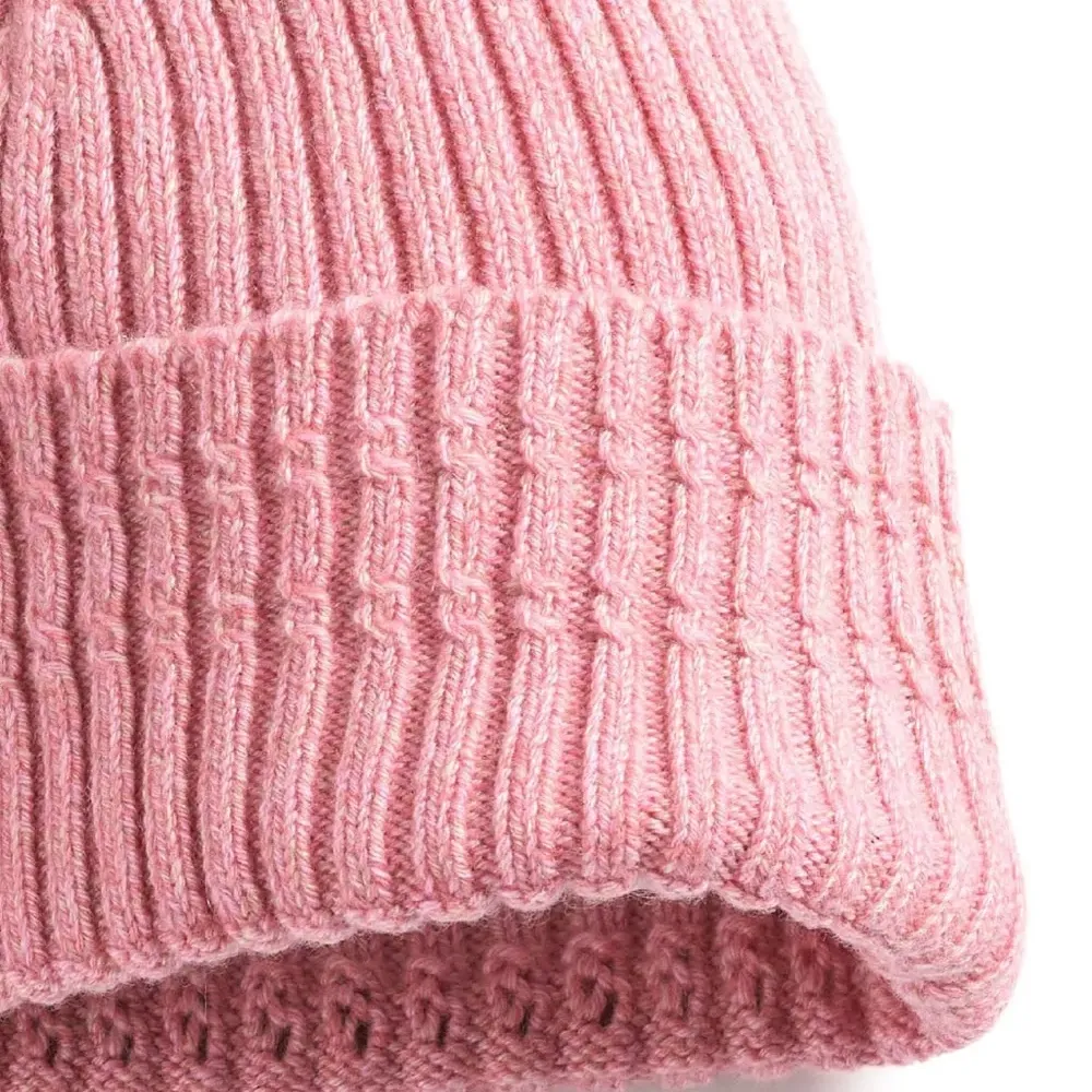 Кашемировая шапка бини в мелкую точку