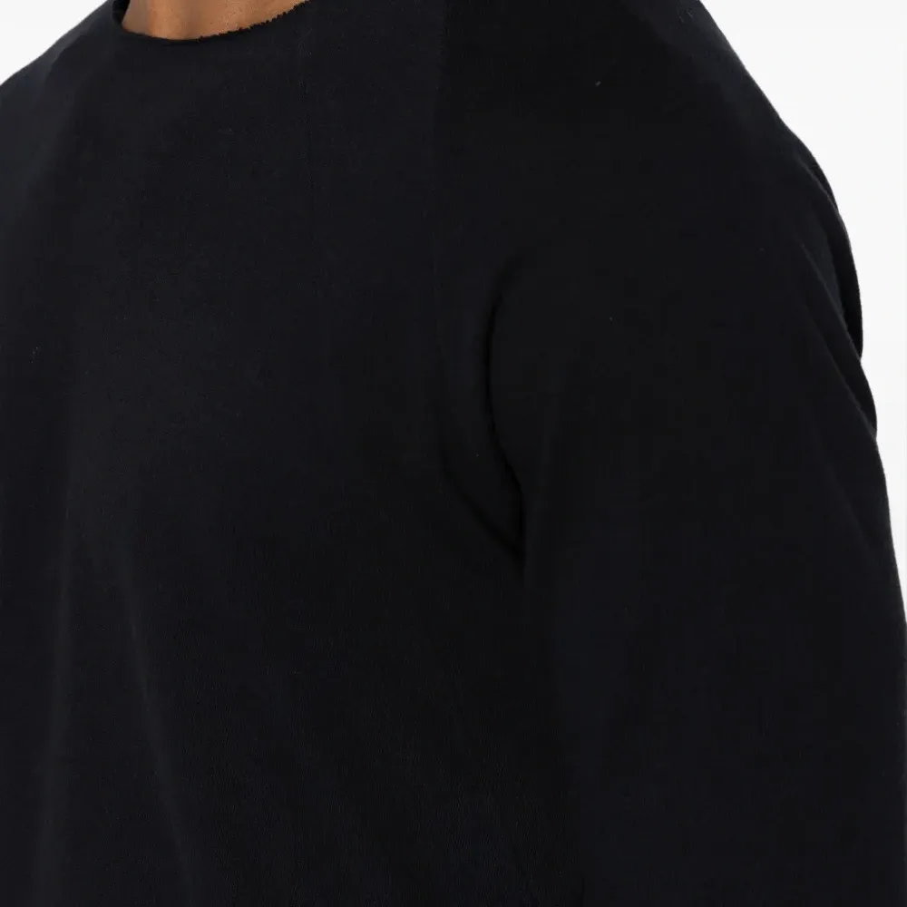 Футболка с длинными рукавами и необработанным краем