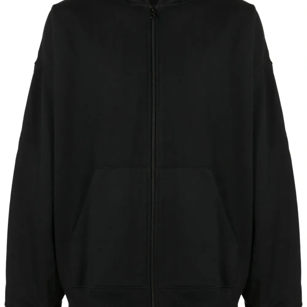 Худи с приспущенными плечами