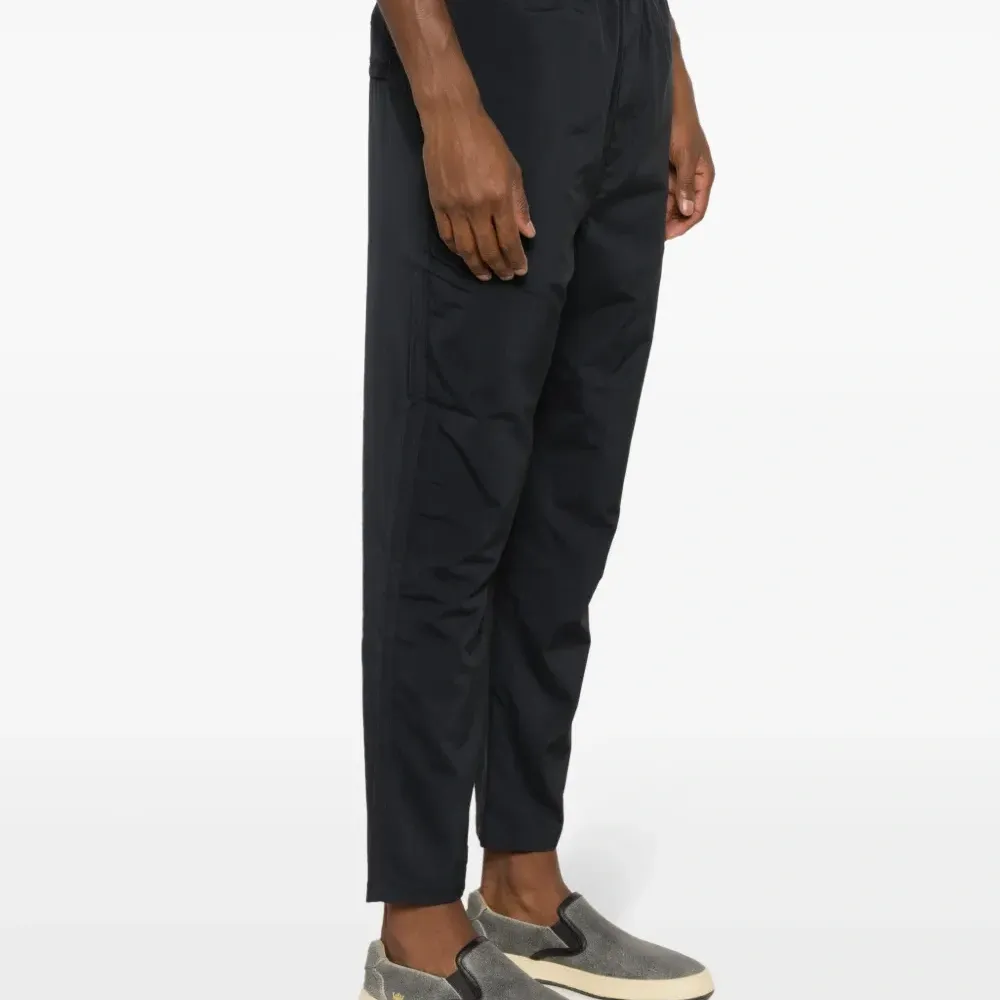 Легкие спортивные брюки