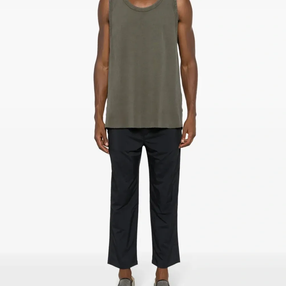 Легкие спортивные брюки