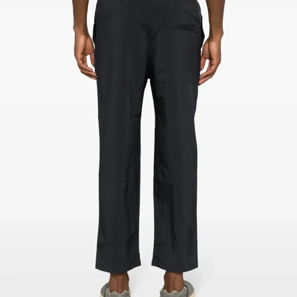 Легкие спортивные брюки