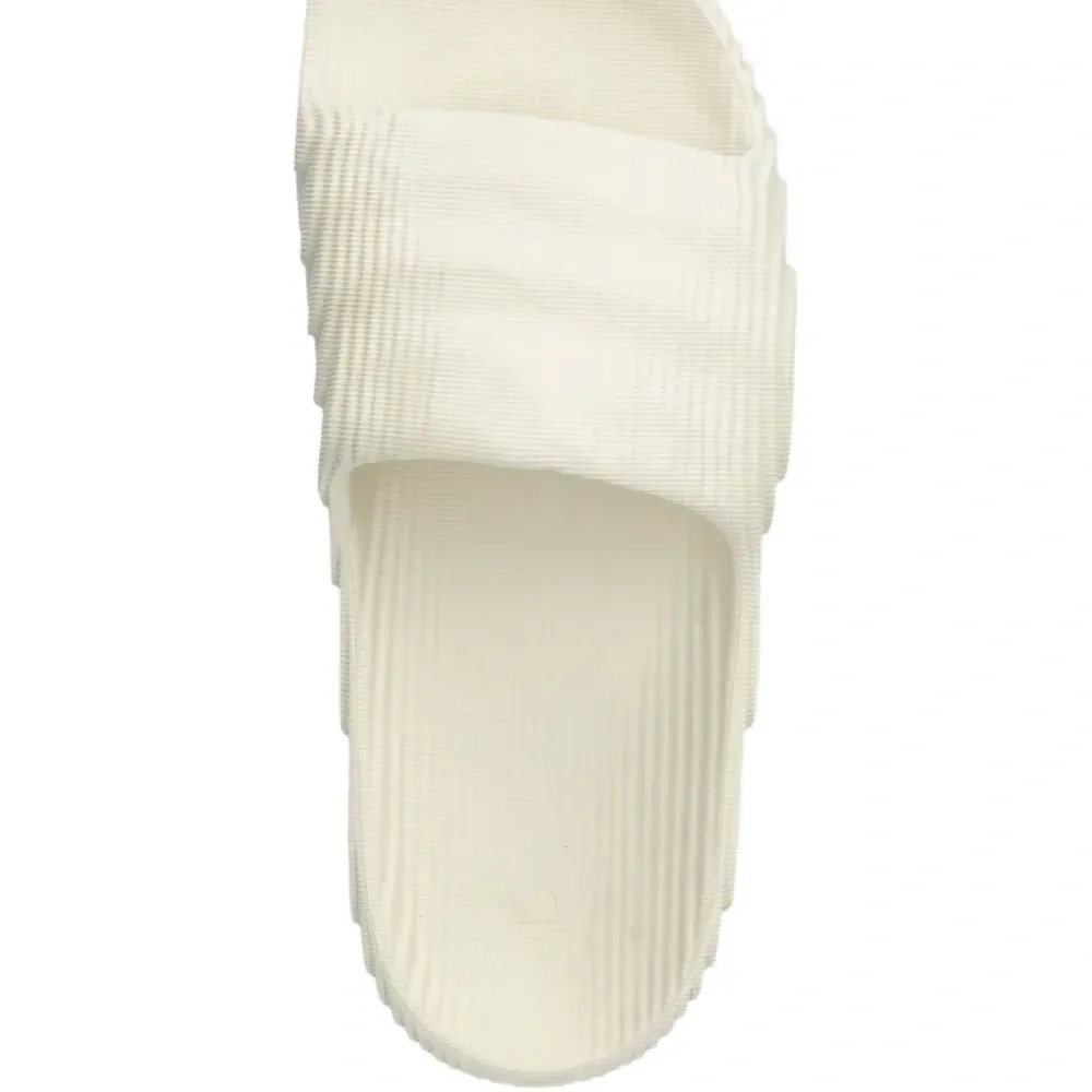 Шлепанцы с логотипом Шлепанцы с логотипом