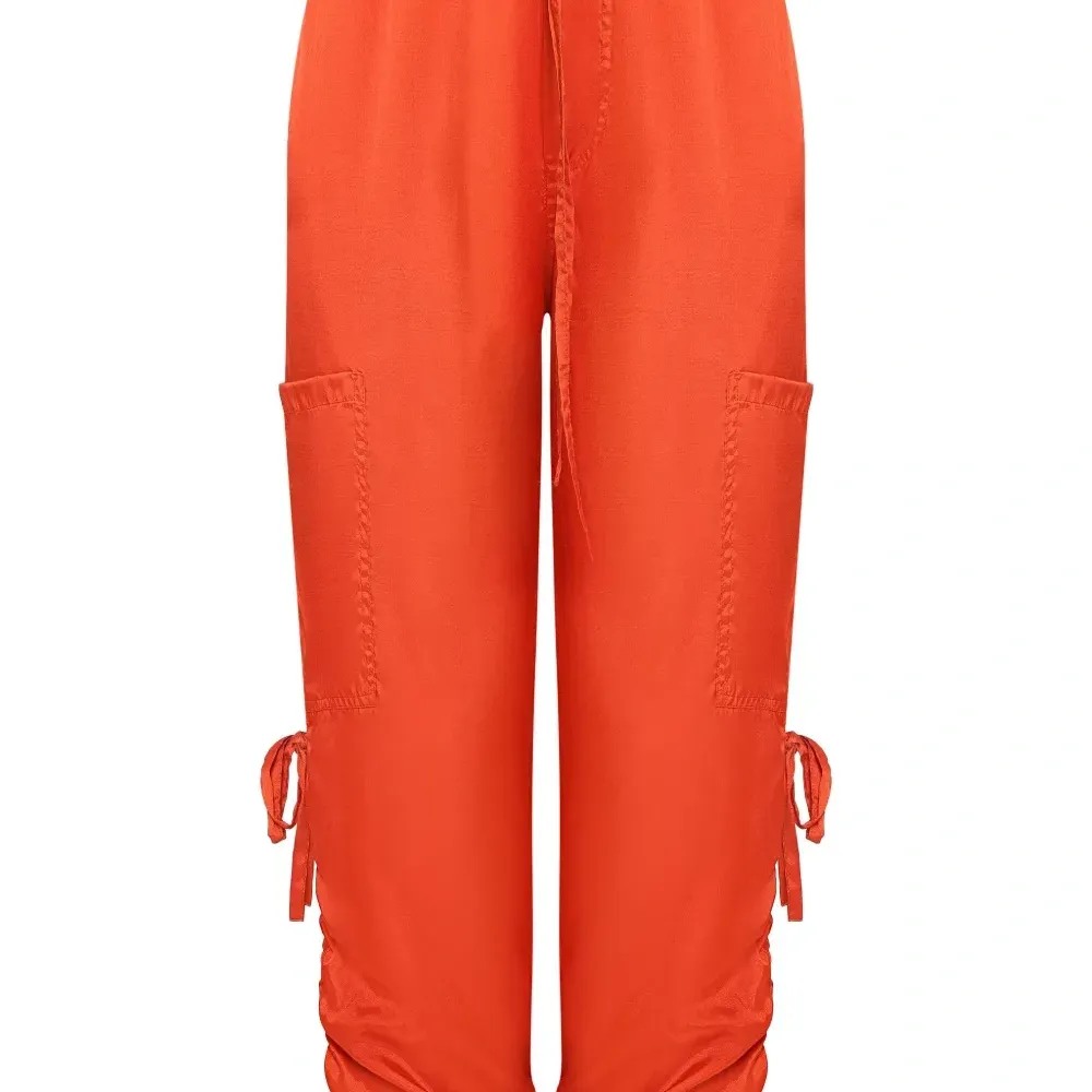 Укороченные спортивные брюки Укороченные спортивные брюки