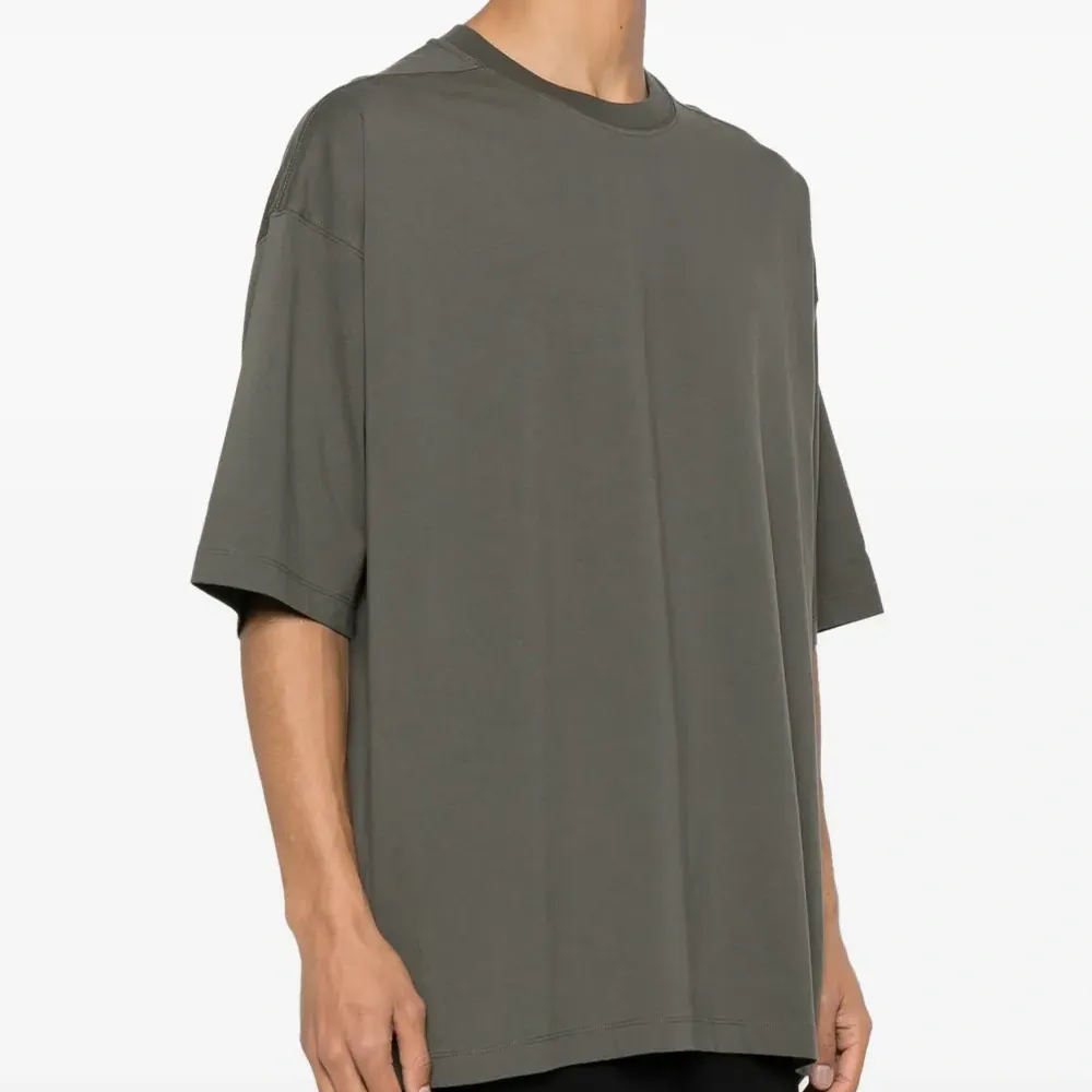 Футболка с круглым вырезом