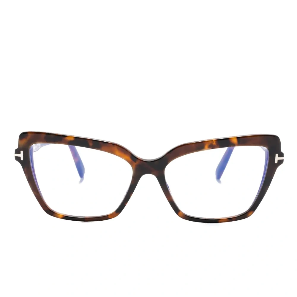 Очки в оправе 'кошачий глаз'