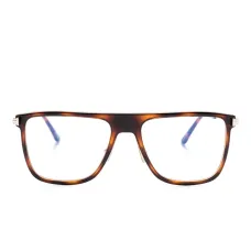 Очки в квадратной оправе