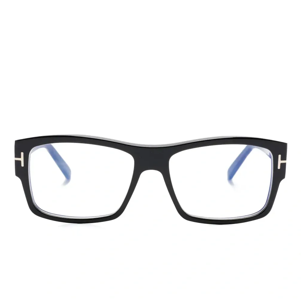 Очки в квадратной оправе