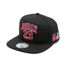 Бейсболка с вышитым логотипом