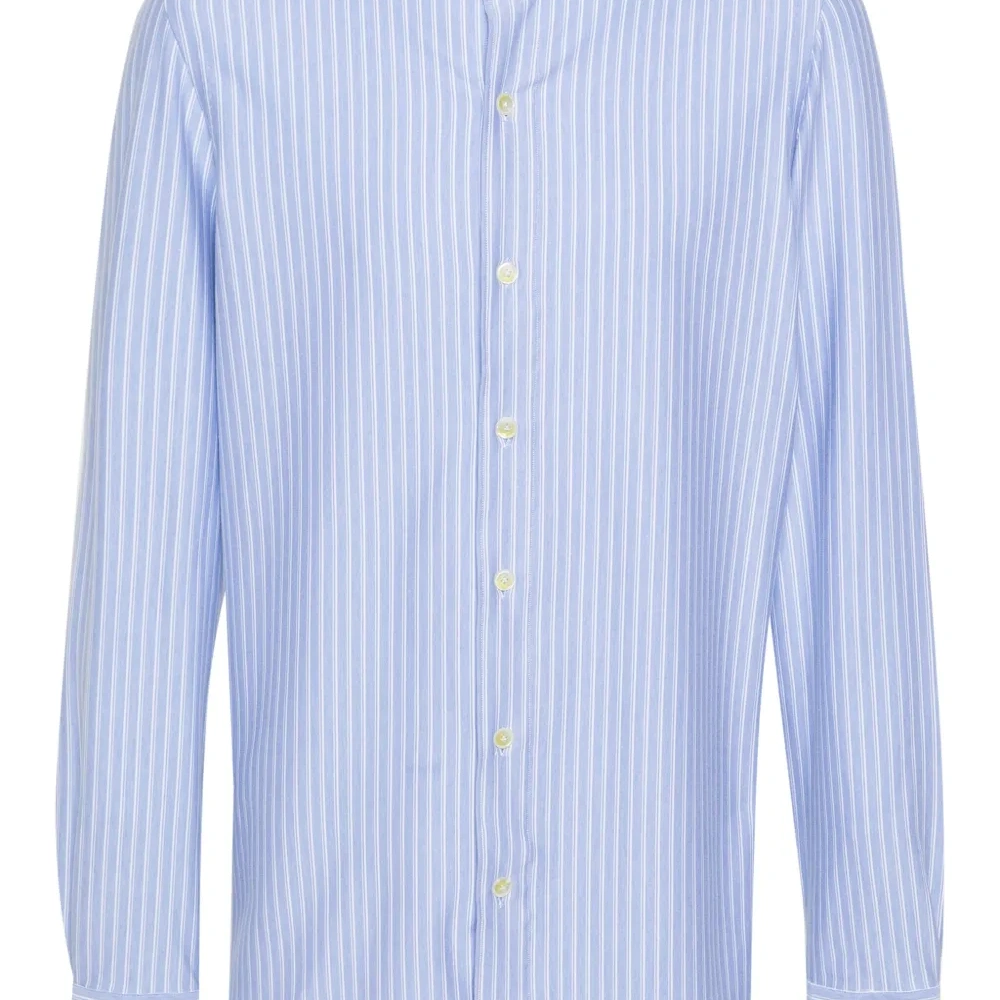 Рубашка в вертикальную полоску