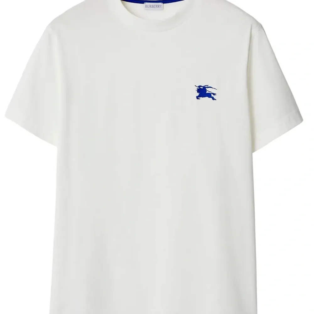 Футболка с вышивкой EKD Футболка с вышивкой EKD