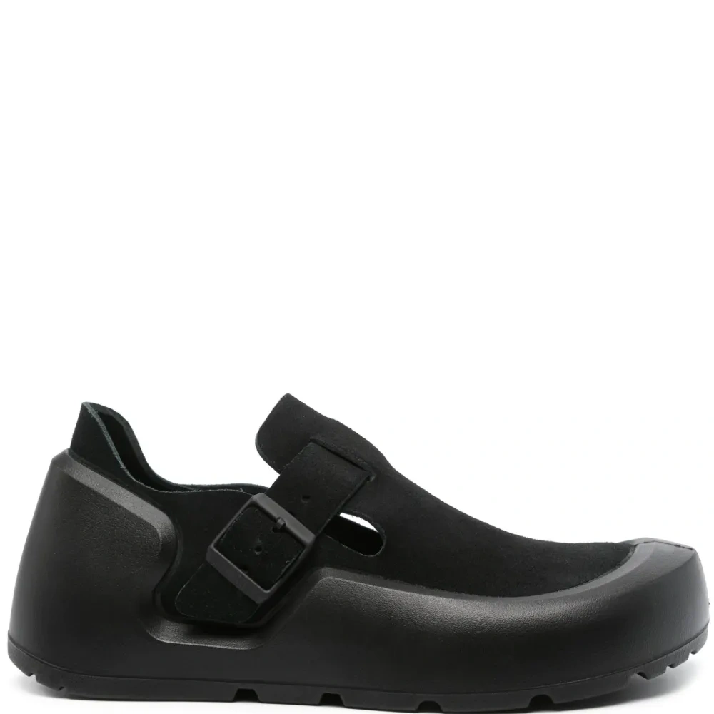 Кроссовки с тисненым логотипом