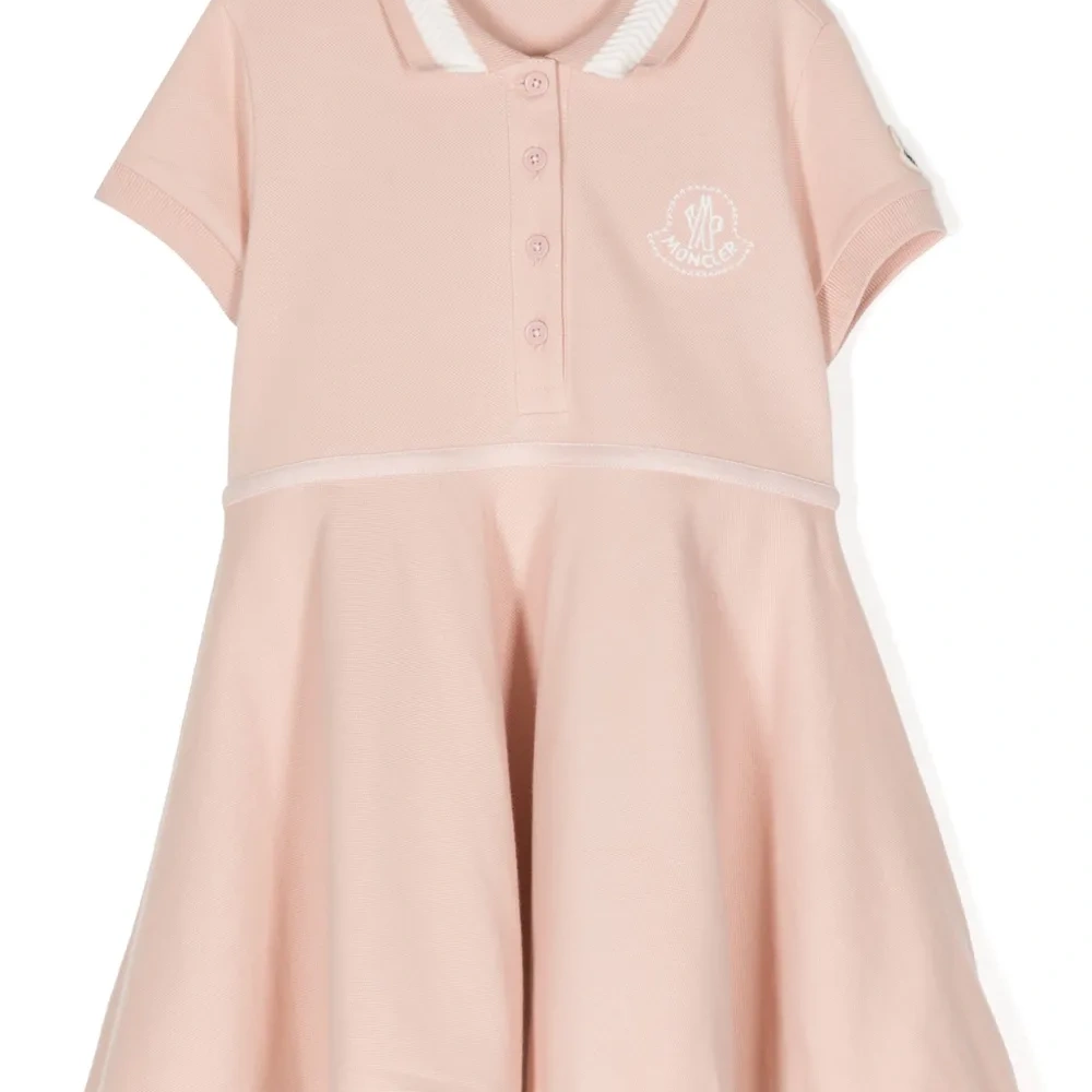 Платье с воротником поло