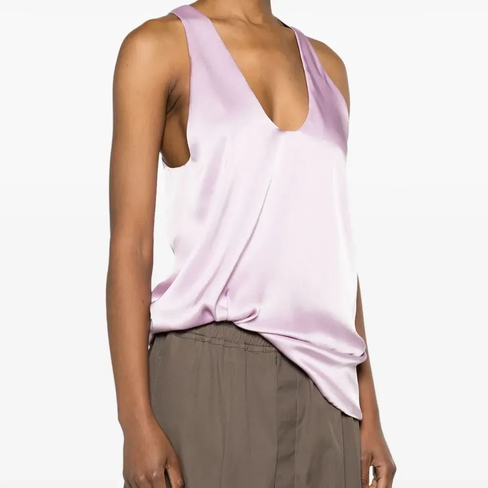 Атласный топ асимметричного кроя