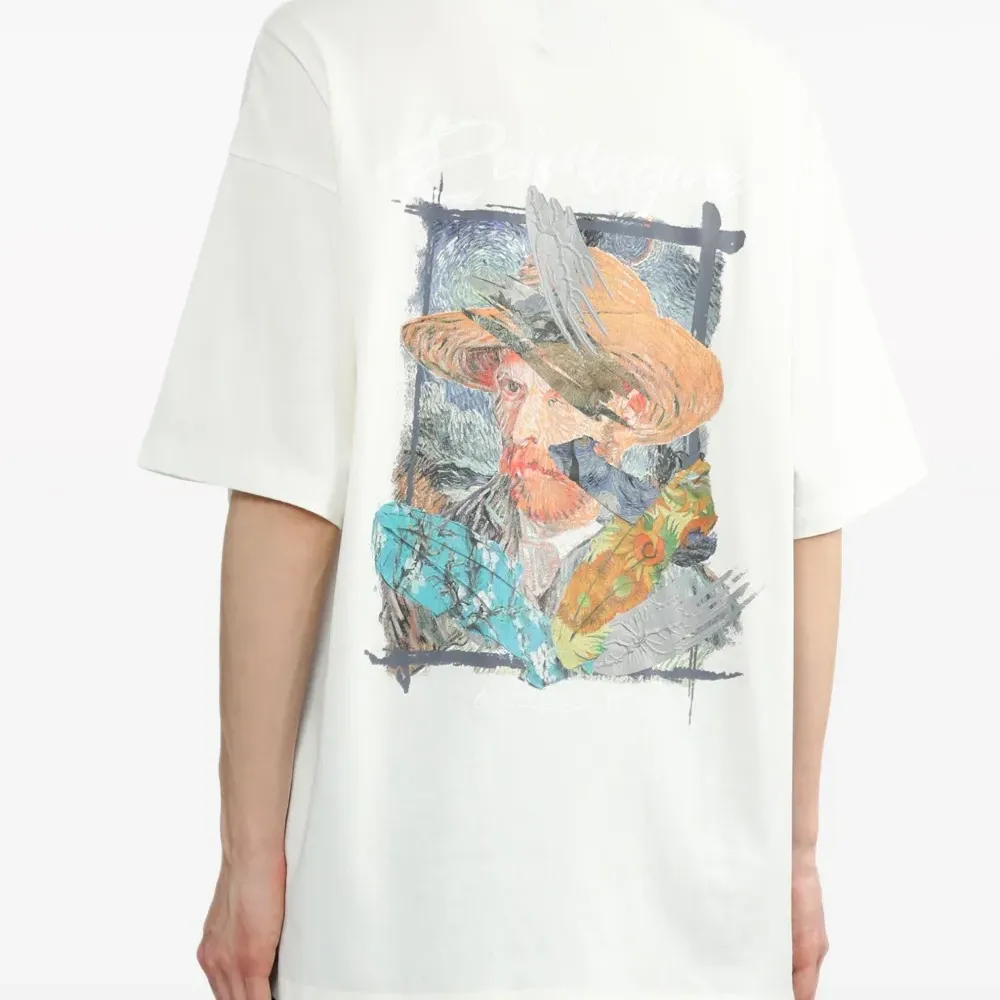 Футболка с графичным принтом Футболка с графичным принтом