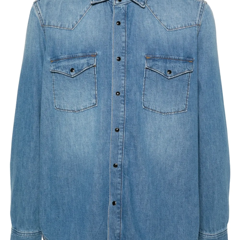 Джинсовая рубашка в стиле вестерн