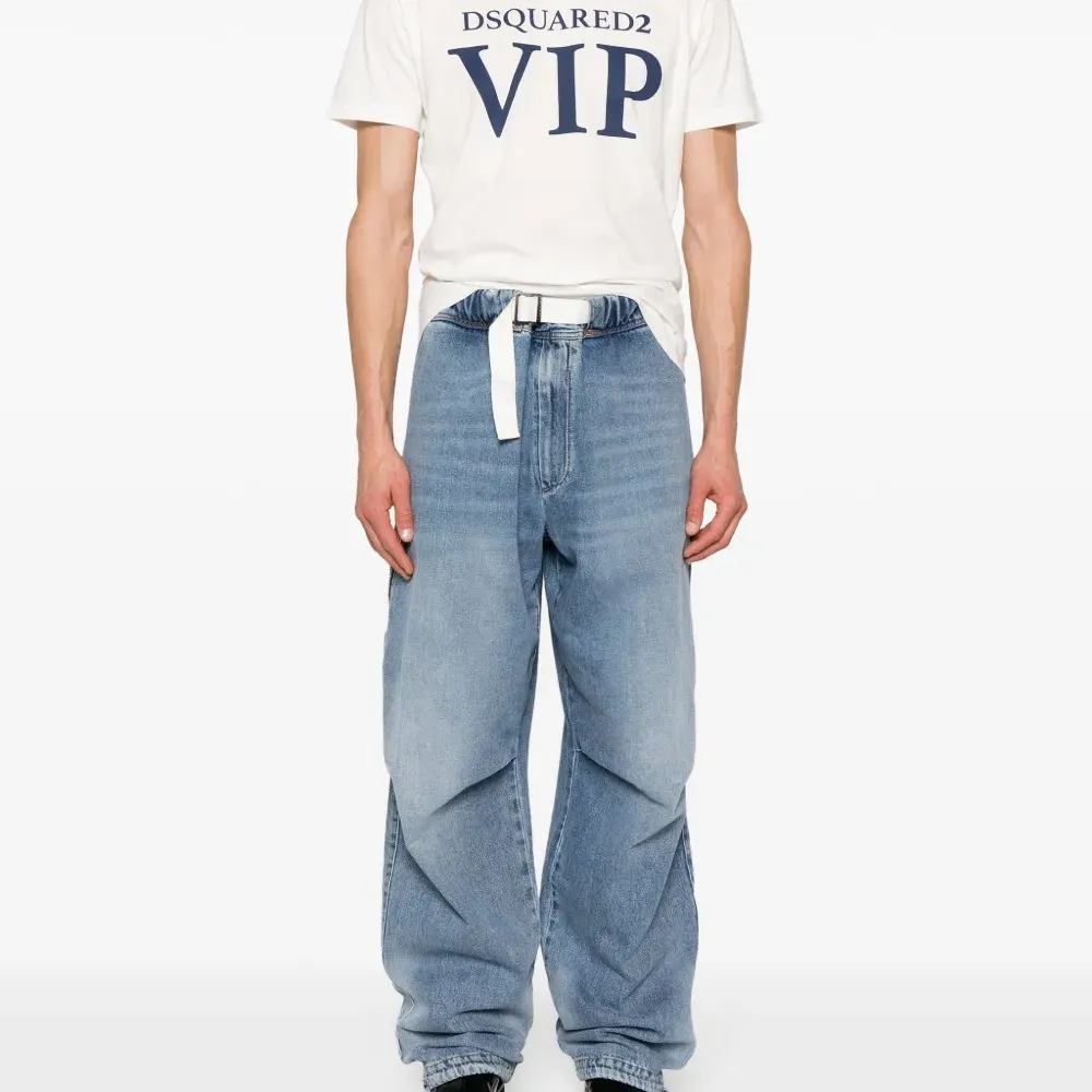 Футболка с логотипом