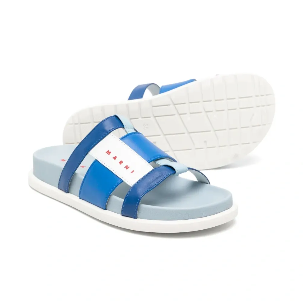 Шлепанцы с логотипом