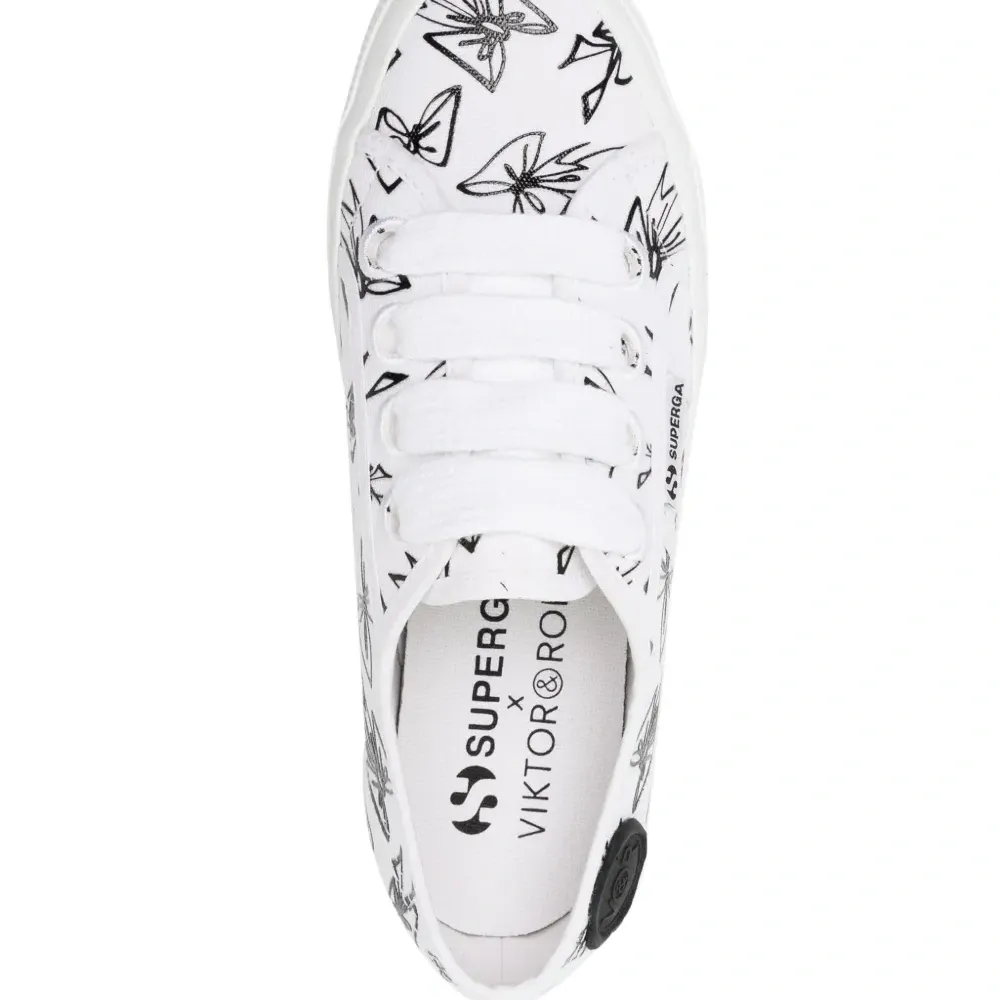 Кеды с принтом из коллаборации с Superga