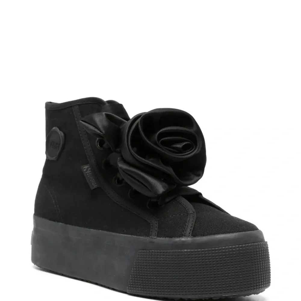 Высокие кеды из коллаборации с Superga