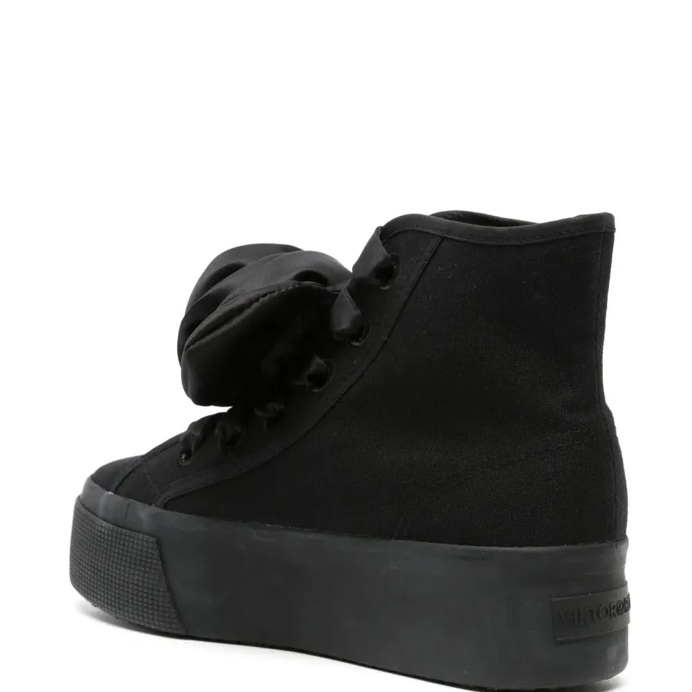 Высокие кеды из коллаборации с Superga