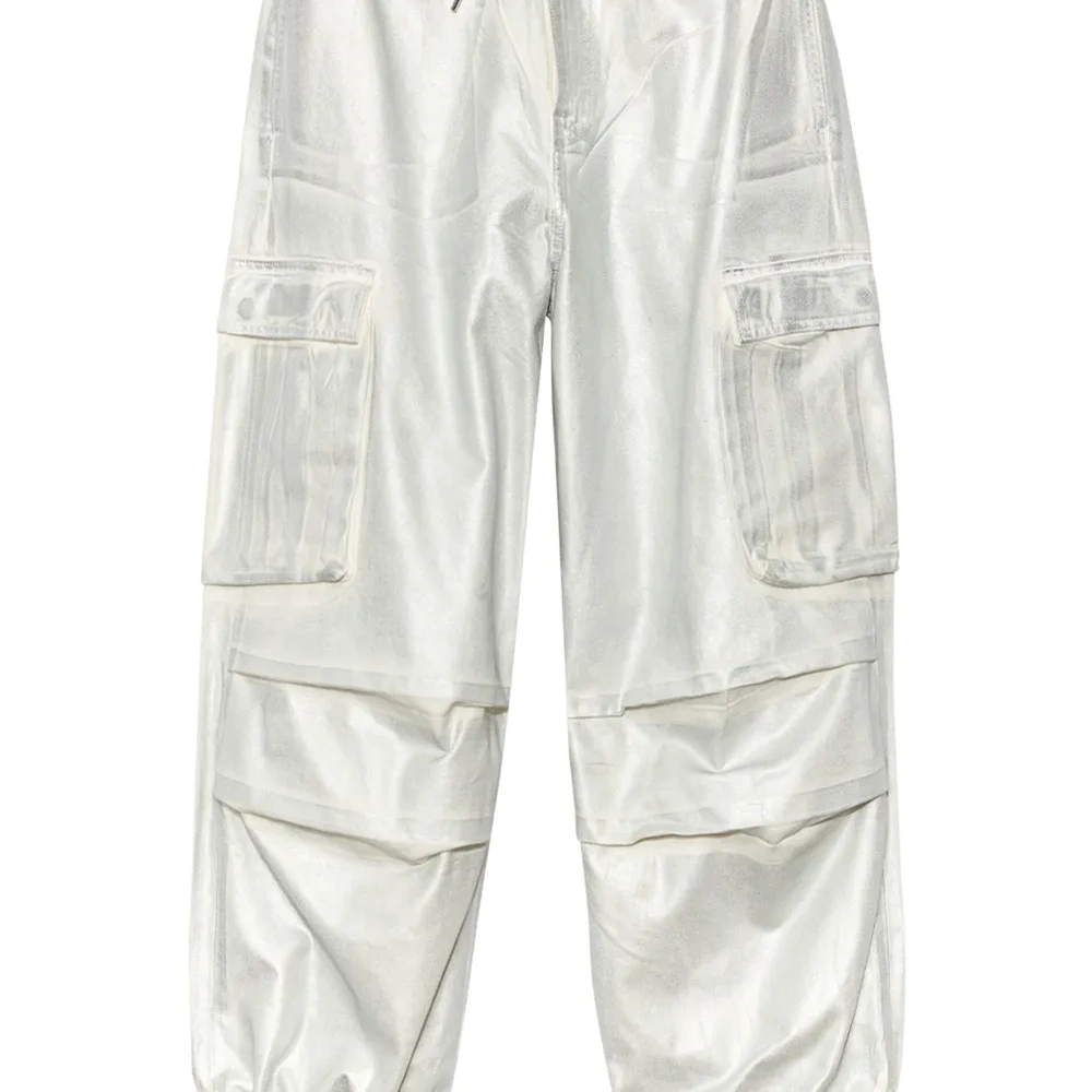 Брюки карго с эффектом металлик