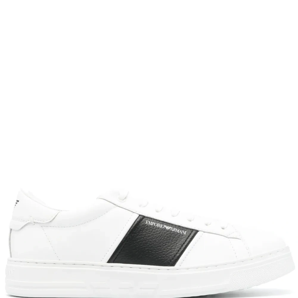 Кроссовки с логотипом