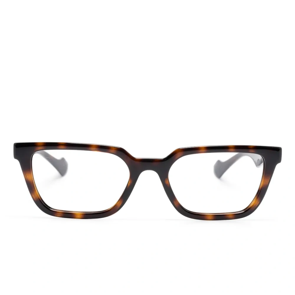 Очки в прямоугольной оправе