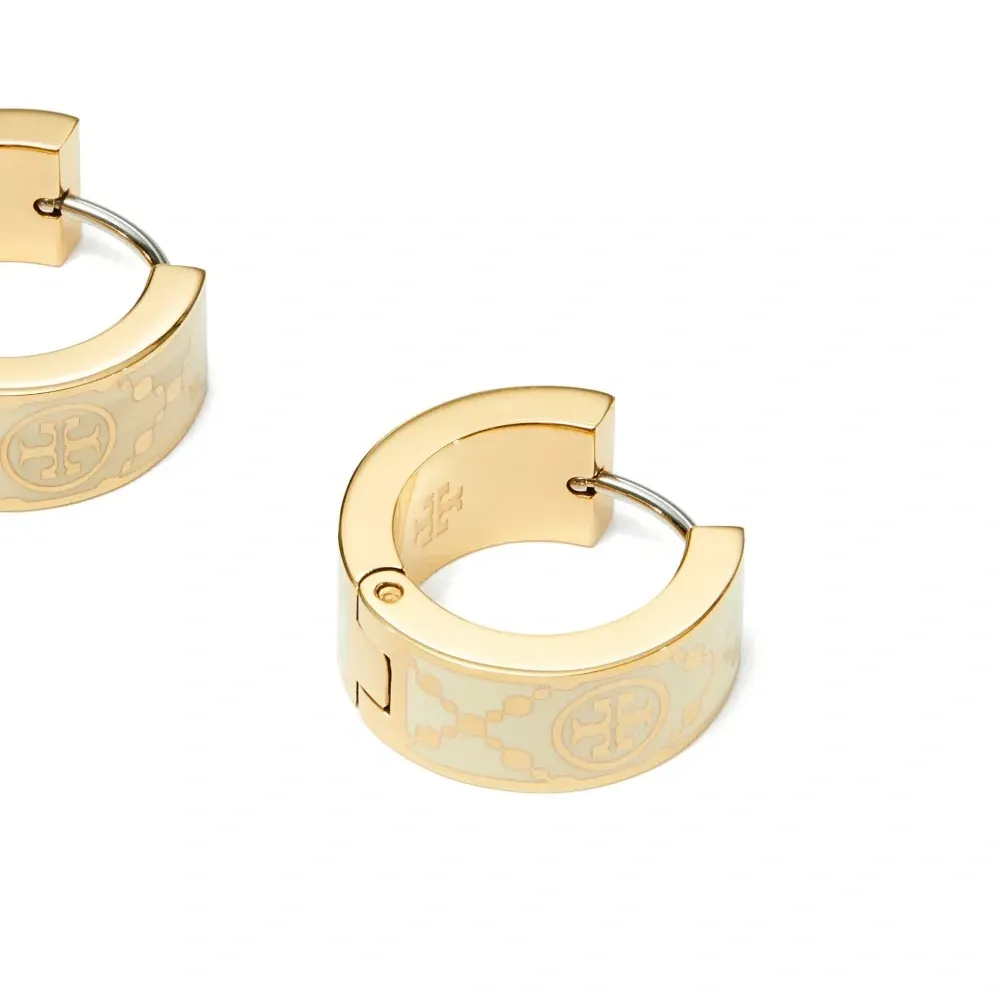 Маленькие серьги-кольца с монограммой