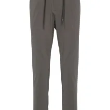 Зауженные брюки со складками