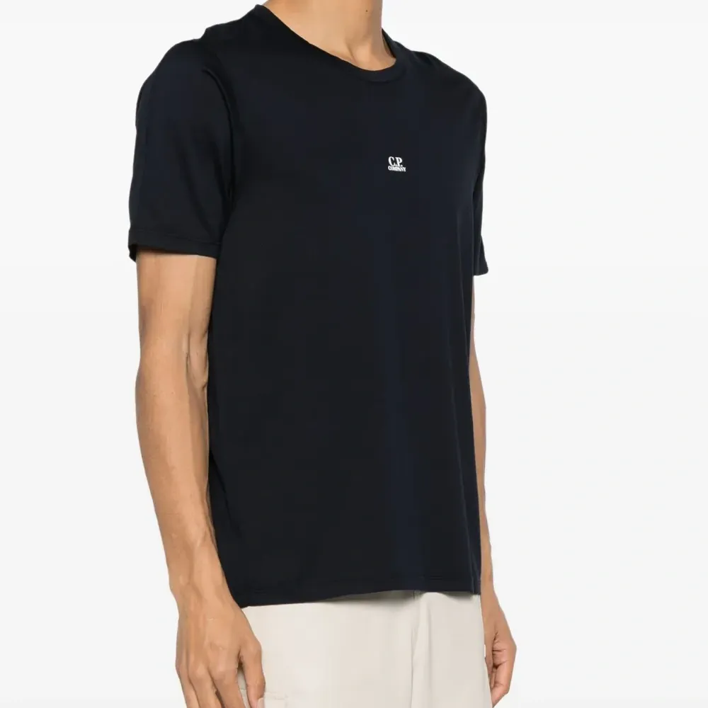 Футболка с логотипом