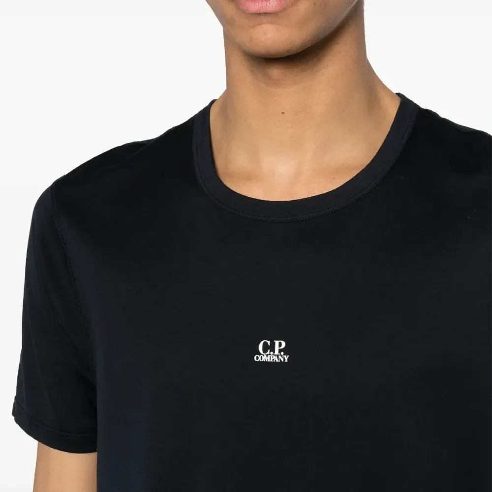 Футболка с логотипом