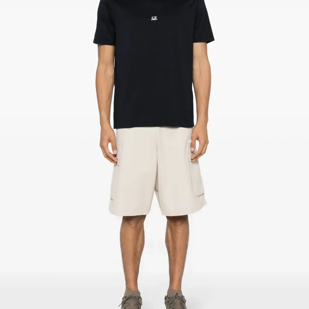 Футболка с логотипом