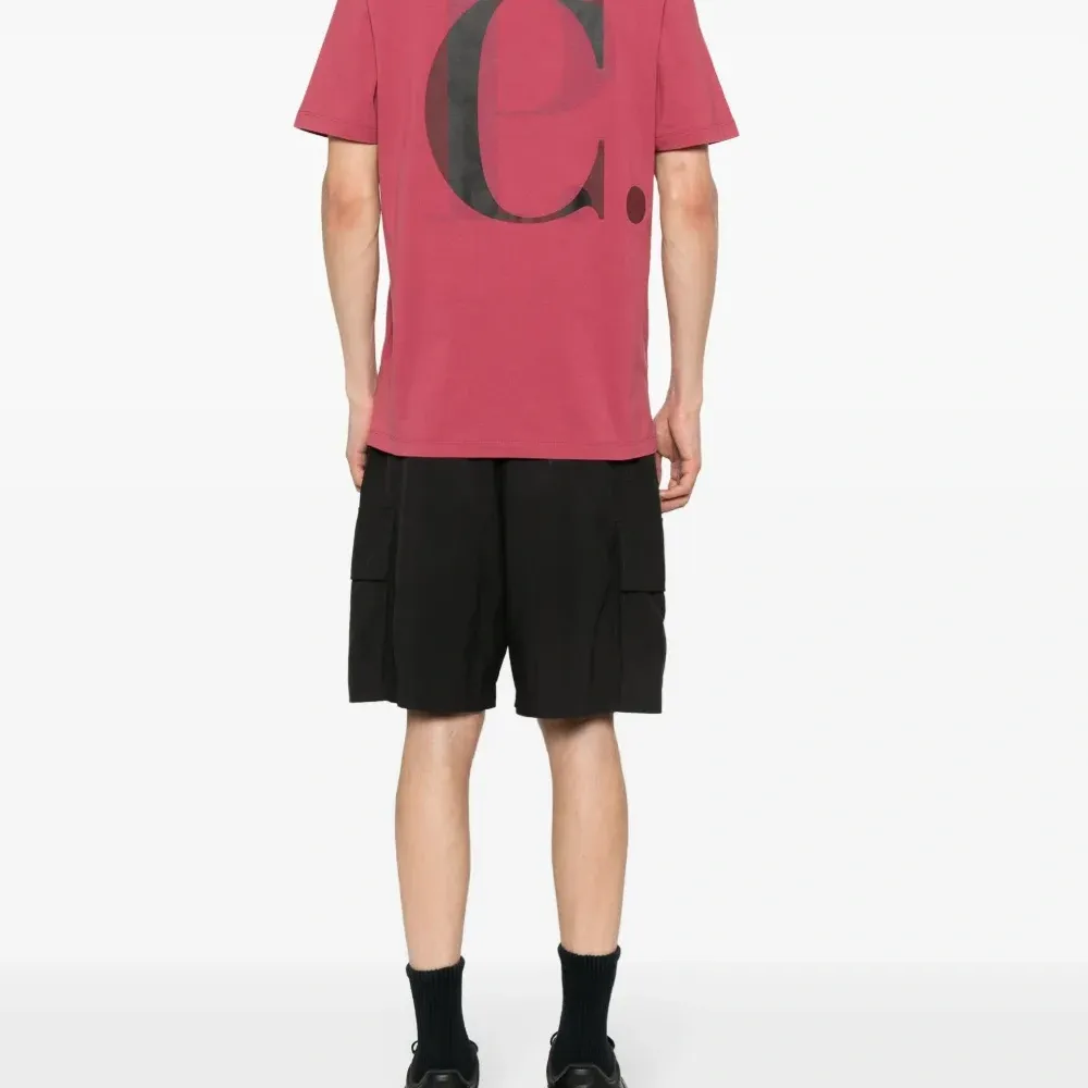 Футболка с логотипом