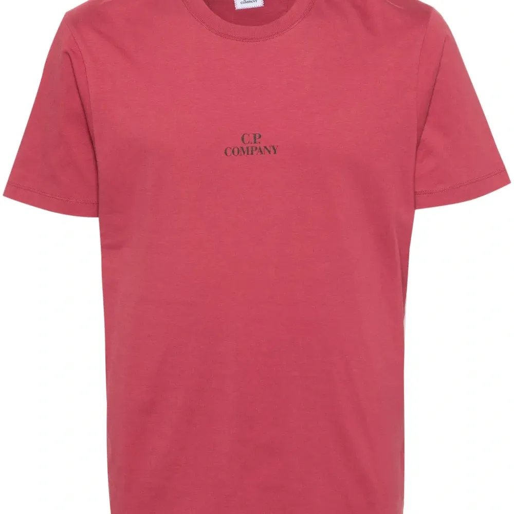 Футболка с логотипом