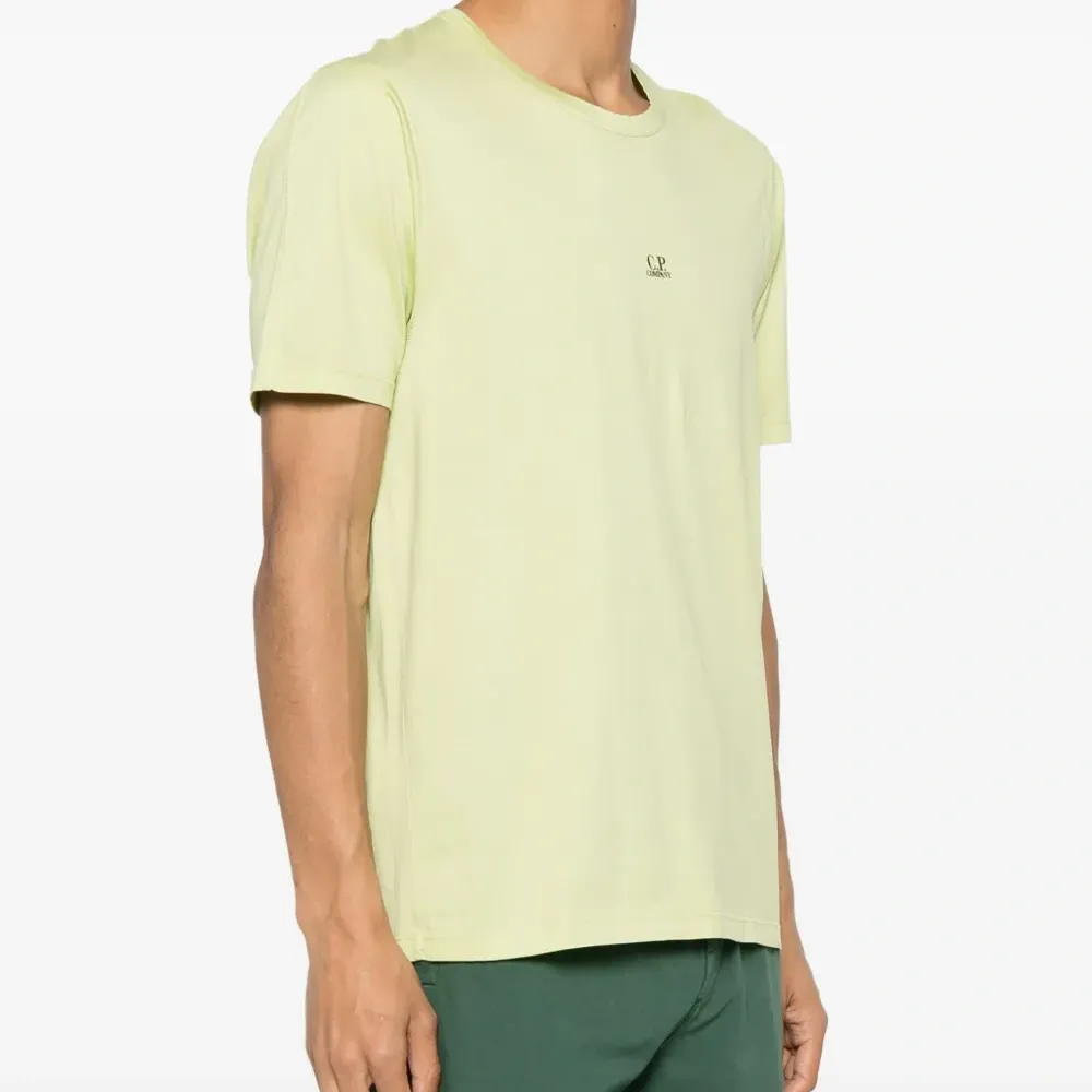 Футболка с логотипом