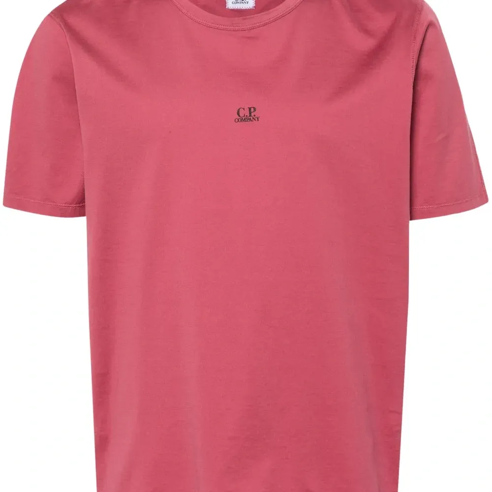 Футболка с логотипом